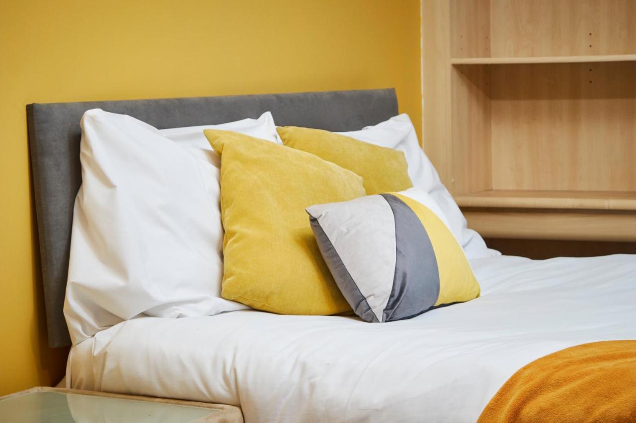 Stylish Manchester Gem - Sleeps 10! מראה חיצוני תמונה