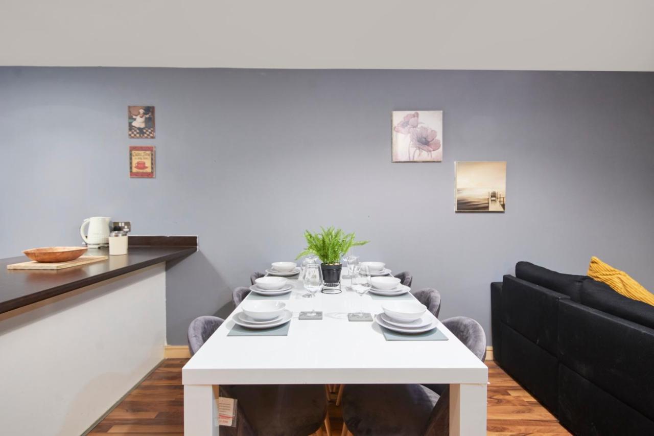 Stylish Manchester Gem - Sleeps 10! מראה חיצוני תמונה