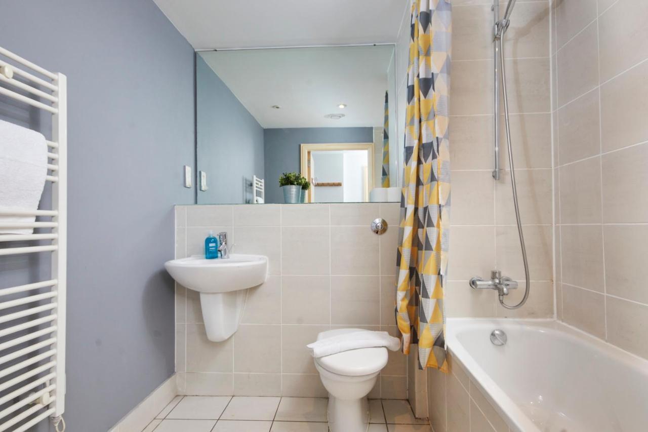 Stylish Manchester Gem - Sleeps 10! מראה חיצוני תמונה