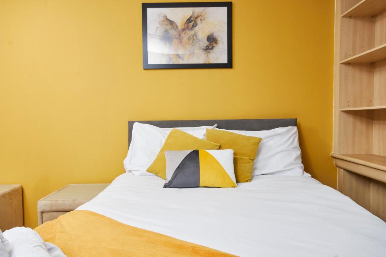 Stylish Manchester Gem - Sleeps 10! מראה חיצוני תמונה